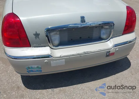 2004 Lincoln Town Car Signature from USA, damaged, VIN 1LNHM81W34Y686997